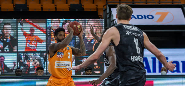 具威胁的传 具威胁的传