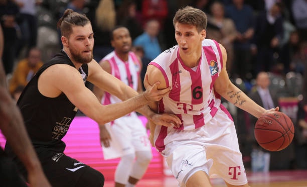 仍然为他在 仍然为他在