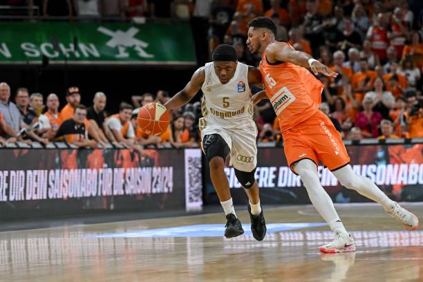 但与坊间揣 但与坊间揣