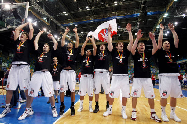 [NBA]伊森持球强突 篮下起飞双手暴扣.